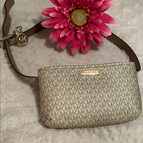NWOT MICHAEL KORS WAIST PURSE! - Picture 1 of 5
